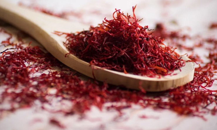 Tại Việt Nam, sau nhiều năm nghiên cứu và trồng khảo nghiệm, Sa Pa đã trồng thành công saffron với kỹ thuật điều chỉnh nhiệt độ nghiêm ngặt.
