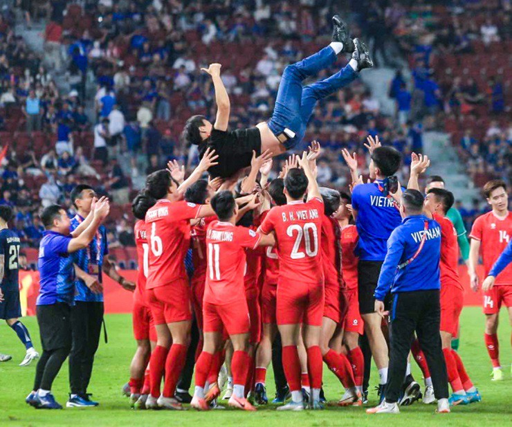 ĐT Việt Nam lập kỷ lục ở AFF Cup, HLV Kim Sang Sik thừa nhận bị 'choáng' vì 1 điều sau chức vô địch