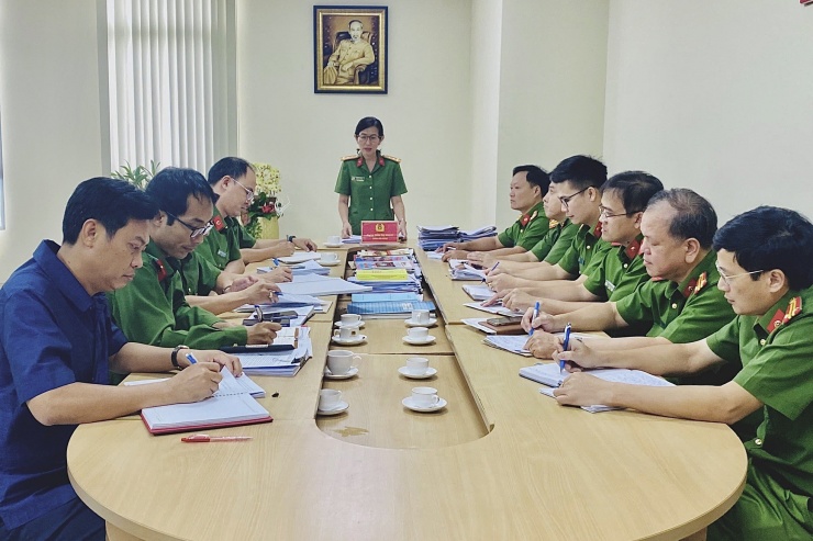 Ban chuyên án họp triển khai kế hoạch triệt phá đường dây mua bán người. Ảnh: Công an cung cấp.