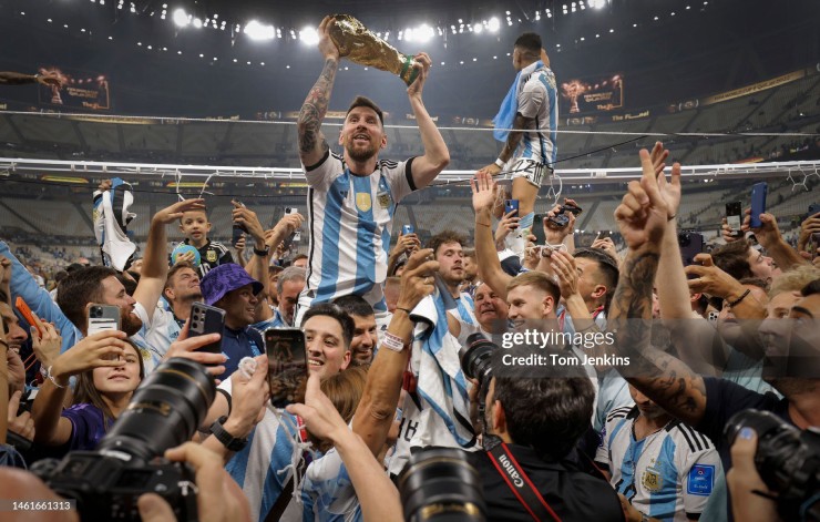 Lionel Messi lững thững đi bộ "lên đỉnh" thế giới ở&nbsp;World Cup