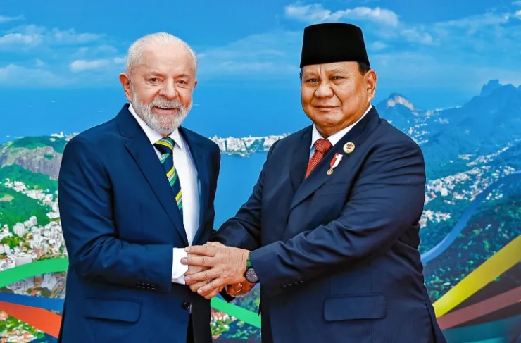 Tổng thống Brazil Luiz Inacio Lula da Silva (trái) và Tổng thống Indonesia Prabowo Subianto, tại Rio de Janeiro, ngày 18/11/2024. Brazil giữ chức Chủ tịch luân phiên BRICS năm 2025. Ảnh: Al Jazeera