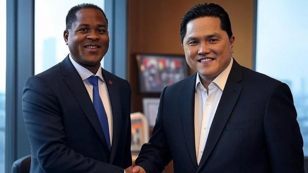 Chủ tịch PSSI đã phỏng vấn ứng viên nặng ký Kluivert vào đúng ngày Giáng sinh. Ảnh: AP.