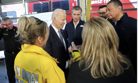 Tổng thống Mỹ Joe Biden thăm khu vực
xảy ra cháy rừng&nbsp;