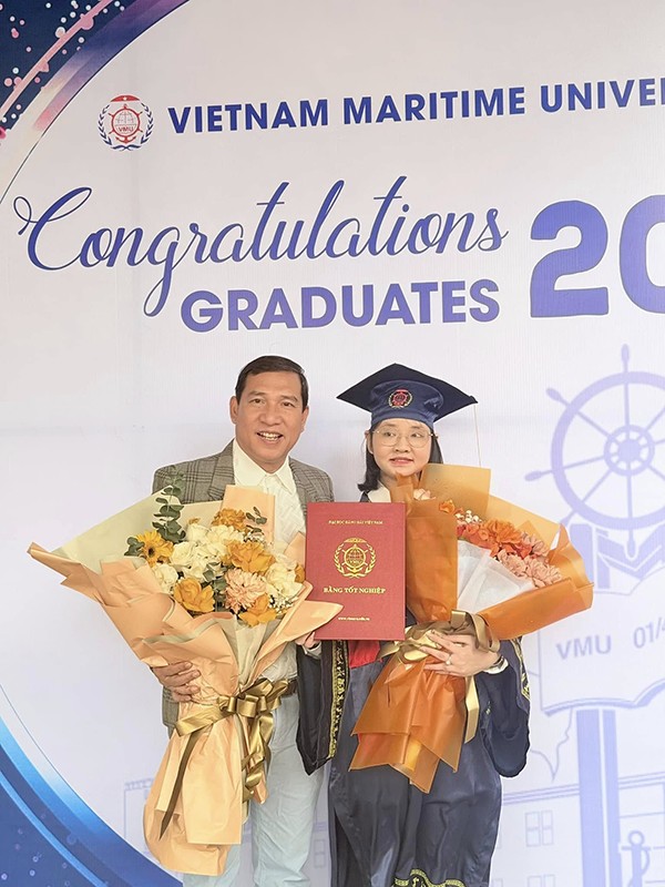 Con gái &#39;Táo kinh tế&#39; Quang Thắng tốt nghiệp đại học - 2