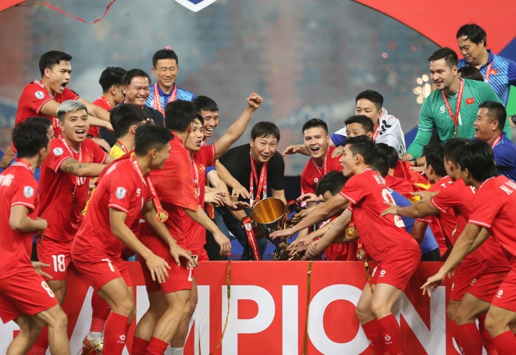 HLV Kim Sang Sik và tuyển Việt Nam có kỳ ASEAN Cup đầy cảm xúc. Ảnh: S.N