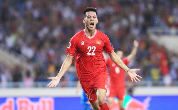 Tiền đạo đẹp trai, giàu lòng nhân ái: Sau AFF Cup, trích tiền thưởng tặng 2,5 tấn gạo nấu cơm cho bệnh nhân nghèo - 7