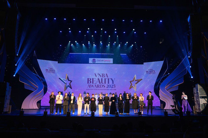 NTMT Minh Phương ghi dấu ấn nổi bật tại VNBA Beauty Awards 2025 - 1