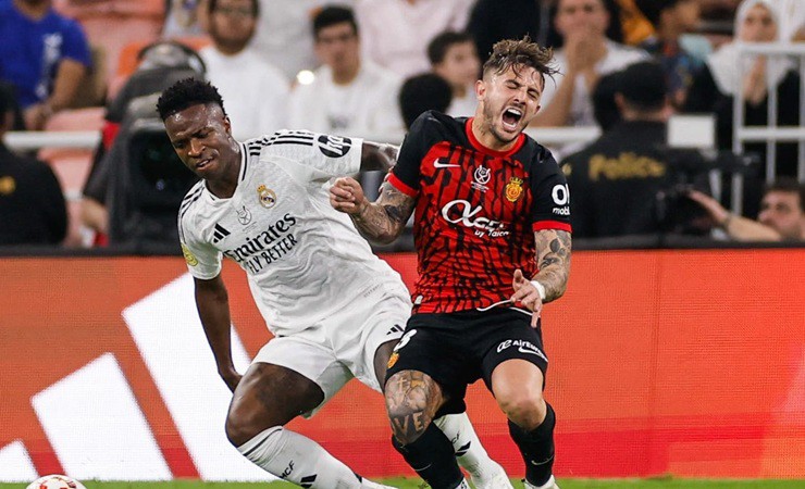 Vinicius và&nbsp;Maffeo trở thành tâm điểm của trận đấu với rất nhiều va chạm