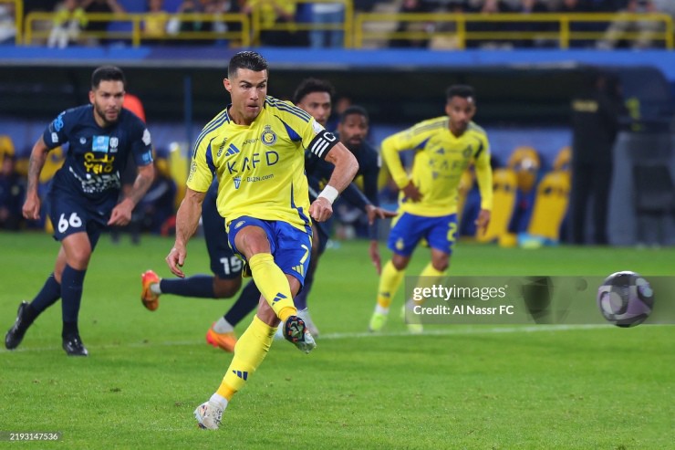 Ronaldo lập công giúp Al Nassr ngược dòng