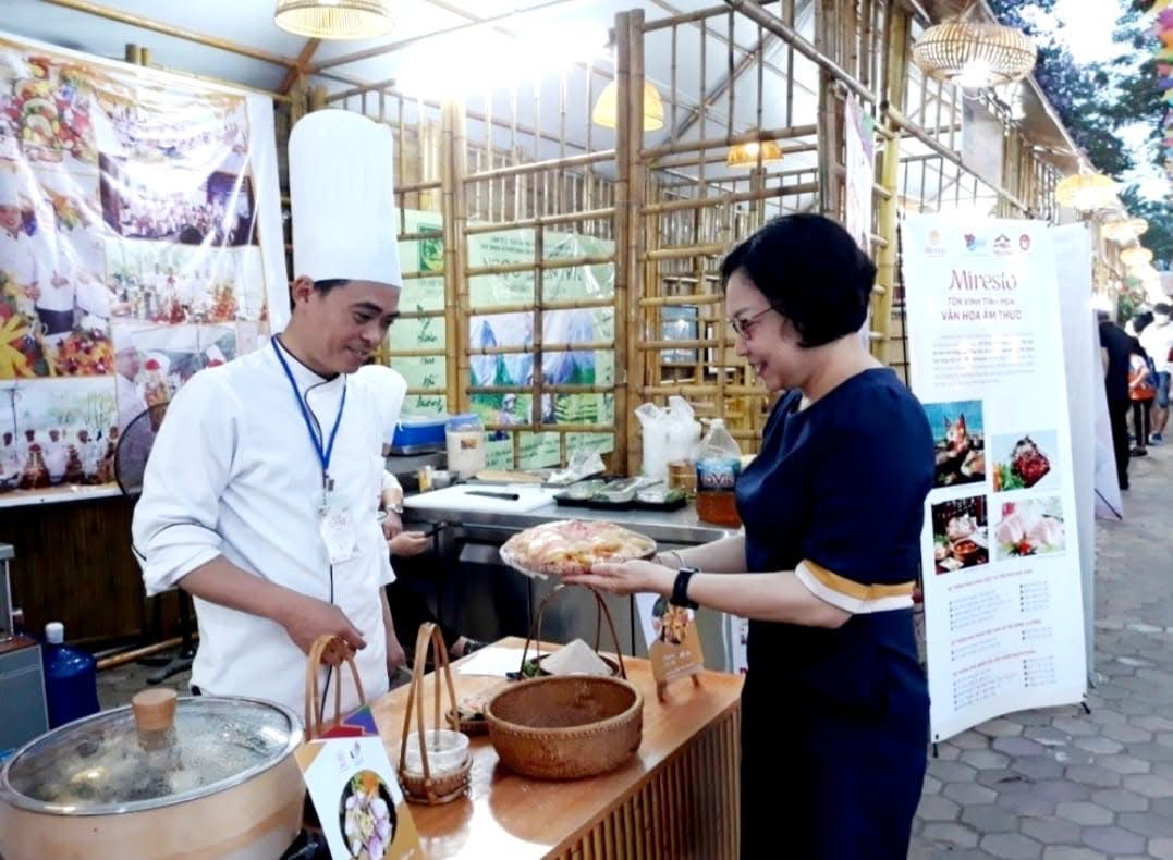 Mặc dù đạt được nhiều thành tích cao nhưng Chef Nam không ngừng học hỏi tích lũy thêm kinh nghiệm