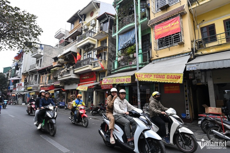 Tuy nhiên, hiện nay những địa chỉ này luôn trong cảnh quảng cáo rao vặt dài ngày vẫn không người ngó ngàng; dù có hỏi cũng không thể chốt cọc.&nbsp;