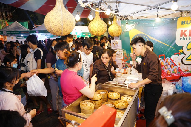 Nhu cầu đi du lịch tăng cao trong dịp Tết. Ảnh minh họa: Hoàng Triều