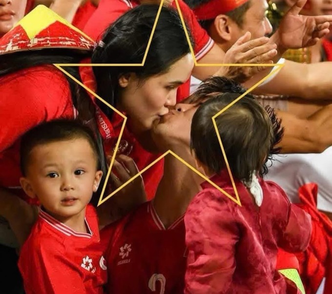 Duy Mạnh và bà xã Quỳnh Anh khóa môi sau trận chung kết lượt về ASEAN Cup 2024 hôm 5/1. Ảnh: Instagram Đỗ Duy Mạnh