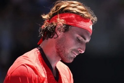 Nóng nhất thể thao tối 13/1: Tsitsipas nghi bị "nghiệp chướng" khi thua sốc ở Australian Open