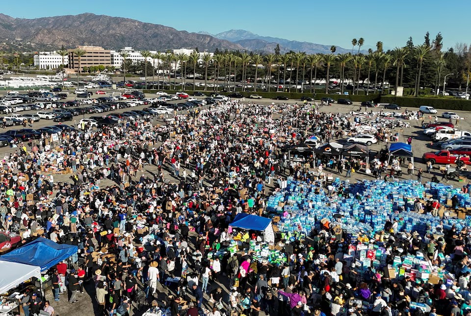 Hàng nghìn người dân ở Los Angeles mất nhà cửa vì thảm họa cháy rừng (ảnh&nbsp;: Reuters)