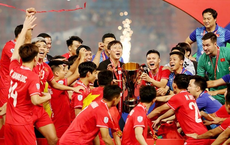 Ông Kim đã vượt qua giai đoạn thử thách khi giúp Việt Nam vô địch AFF Cup.