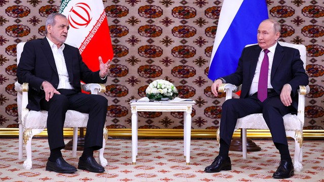 Tổng thống Iran Masoud Pezeshkian và Tổng thống Nga Vladimir Putin. Ảnh: ZUMA/TASS