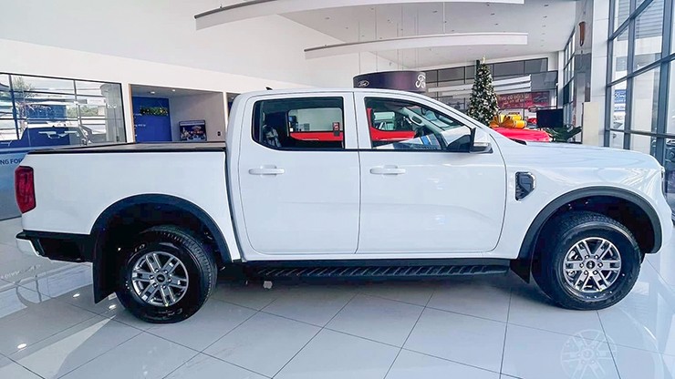 Ford Ranger có thêm phiên bản XLS+, giá 733 triệu đồng - 3