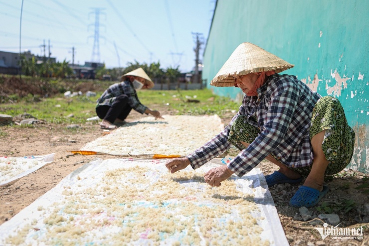 Làm cả năm vẫn không đủ tiền về quê ăn Tết - 3