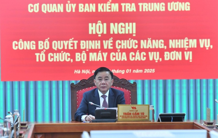 Ông Trần Cẩm Tú, Ủy viên Bộ Chính trị, Thường trực Ban Bí thư, Chủ nhiệm Ủy ban Kiểm tra Trung ương, chủ trì hội nghị. Ảnh: M.T