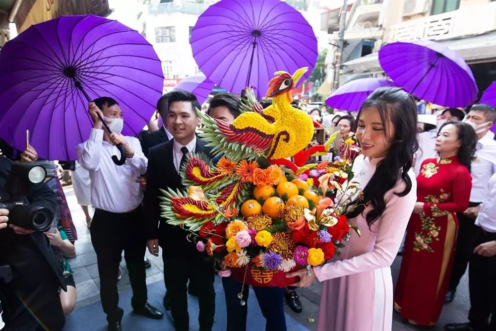 Sao Việt che dù kín mít trong đám cưới: Phương Nhi và Đỗ Mỹ Linh làm dâu nhà giàu, Quý Bình "giấu" vợ đại gia - 5