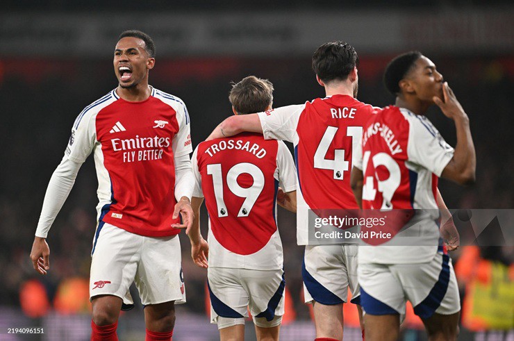 Arsenal lội ngược dòng ngay trong hiệp 1