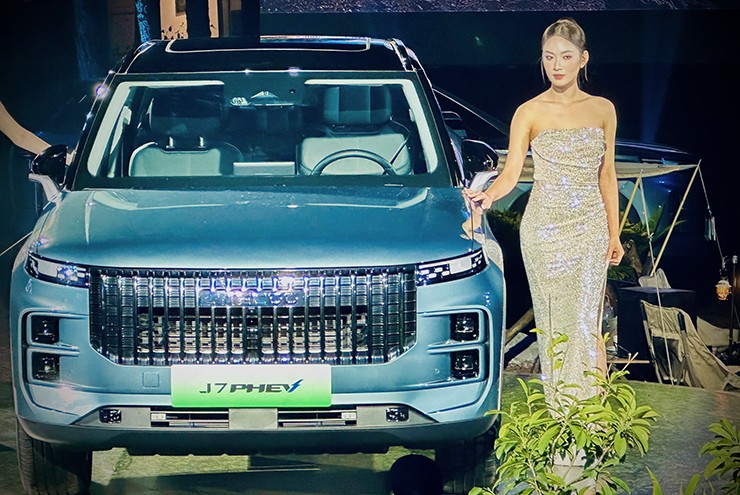 Jaecoo J7 PHEV công bố giá bán từ 799 và 999 triệu đồng tại Việt Nam