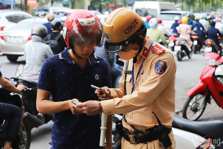 CSGT chuyển trạng thái từ &#39;thủ công&#39; sang công nghệ, lập lại kỷ cương giao thông - 3