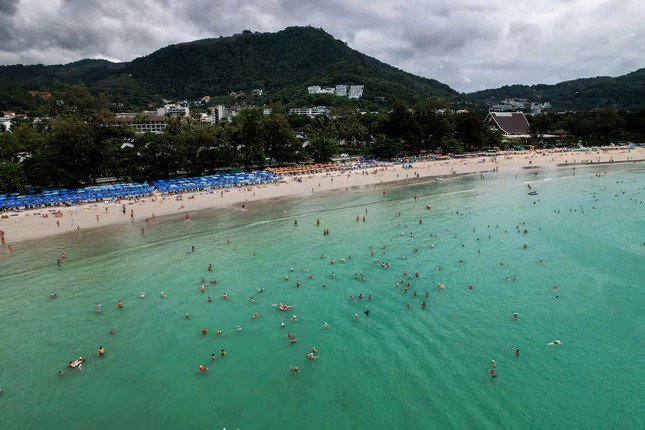 Mùi rác gây ám ảnh với người dân trên đảo Phuket (Thái Lan). Ảnh: Reuters.