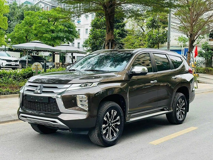 Giá xe Mitsubishi Pajero Sport mới nhất tháng 1/2025 - 2