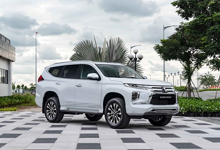 Giá xe Mitsubishi Pajero Sport mới nhất tháng 1/2025 - 4