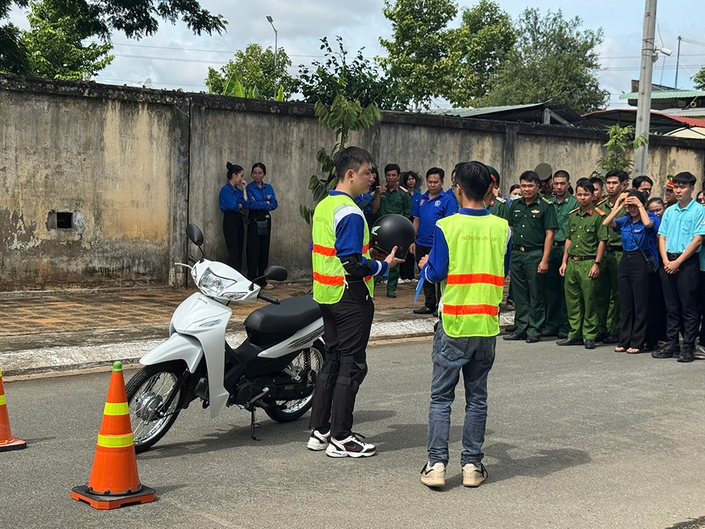 Honda Việt Nam tuyên dương các HEAD xuất sắc đào tạo An toàn giao thông quý 4/2024 - 2