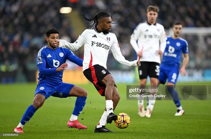 Leicester gục ngã trên sân nhà