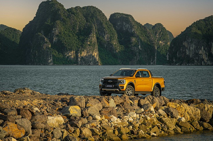 Giá xe Ford Ranger tháng 1/2025, ưu đãi 50% phí trước bạ và tặng bảo hiểm - 1