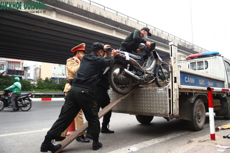 Phương tiện không có giấy tờ chứng minh bị tạm giữ.