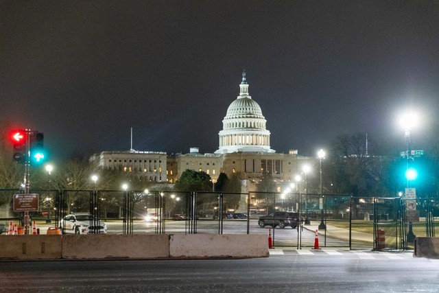 Tòa nhà Quốc hội được bao quanh bởi hàng rào an ninh tại thủ đô Washington - Mỹ trước lễ nhậm chức của ông Donald Trump. Ảnh: Tân Hoa Xã