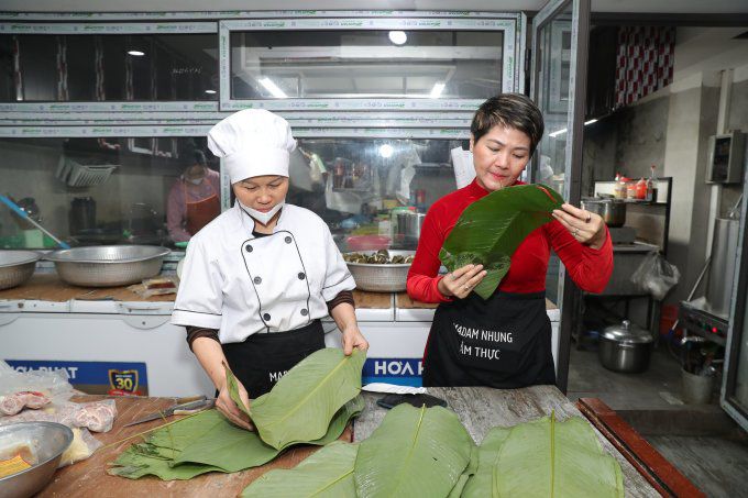 Lượng đơn của Madam Nhung cũng liên tục quá tải, làm không kịp bán.