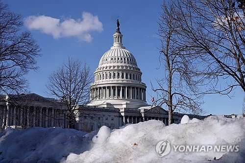 Thời tiết giá lạnh ở Điện Capitol vào ngày 17-1. Ảnh: Yonhap