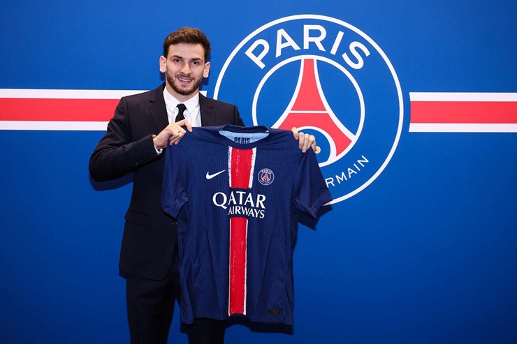 Kvaratskhelia gia nhập PSG đang là thương vụ đắt giá nhất kỳ chuyển nhượng tháng 1/2025