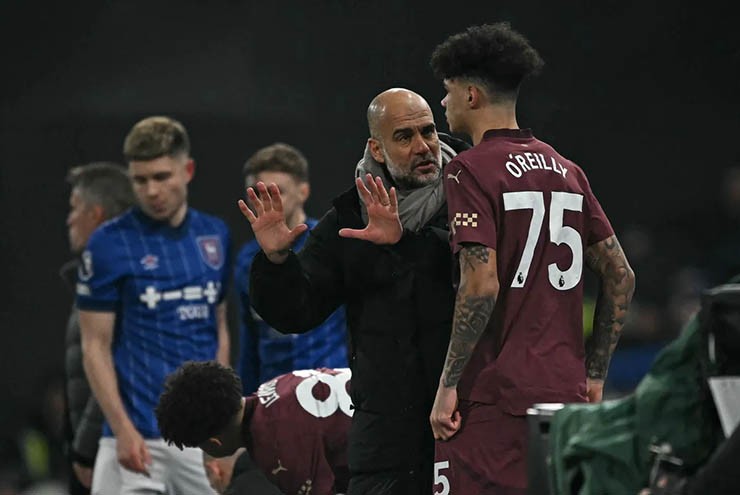 HLV Guardiola trải qua mùa giải khó khăn nhất trong sự nghiệp