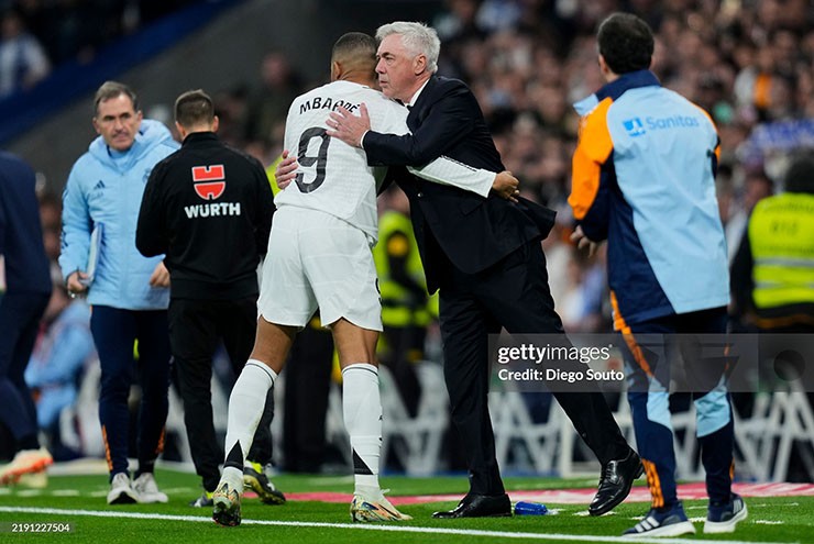 Ancelotti khen Mbappe "hay nhất thế giới"