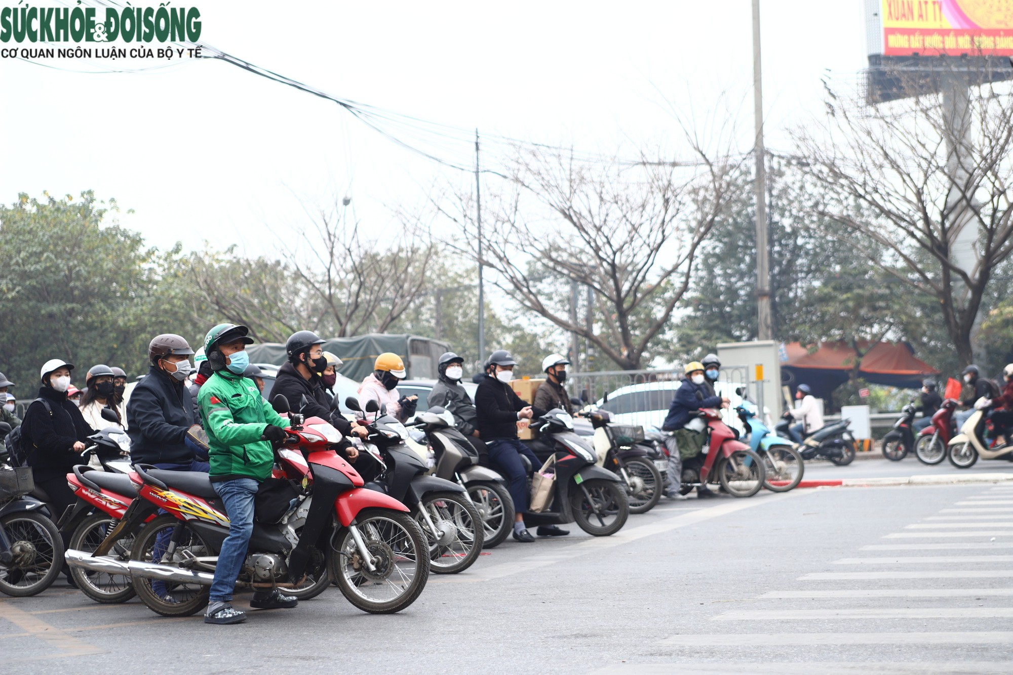 Từ không đội mũ bảo hiểm, nữ tài xế bất ngờ khi bị tạm giữ phương tiện - 13