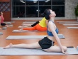 Người đẹp thích tư thế “rắn hổ mang” khi tập yoga, giúp tăng vòng 1