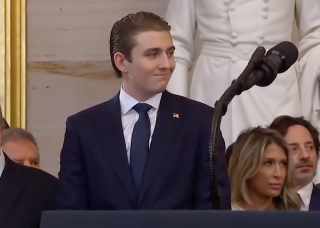 Diện mạo Barron Trump trong lễ nhậm chức của cha - 3