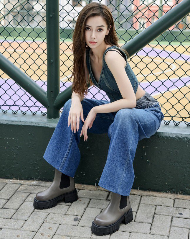 Angelababy bị hạn chế hoạt động hơn một năm, chịu nhiều tổn thất.