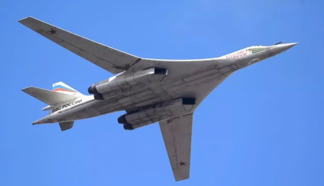 Máy bay ném bom chiến lược Tu-160 của Nga.