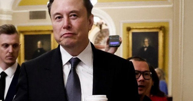 Elon Musk sa đà vào hoạt động chính trị, giá trị thương hiệu của Tesla bốc hơi 15 tỷ USD