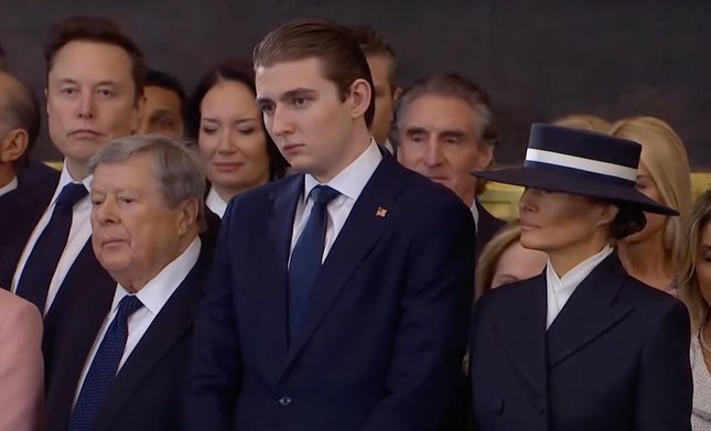 Diện mạo Barron Trump trong lễ nhậm chức của cha - 4