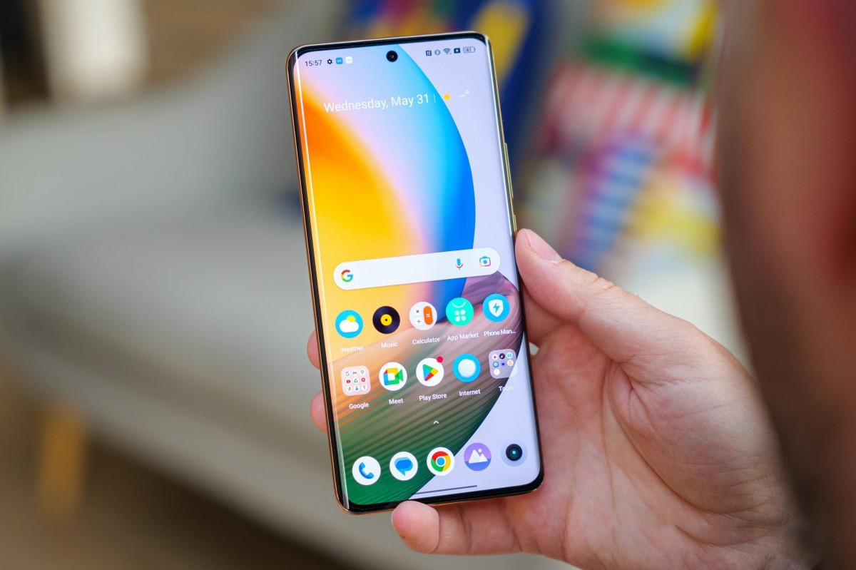 Realme 11 Pro+ sử dụng màn hình AMOLED 6,7 inch Full HD+