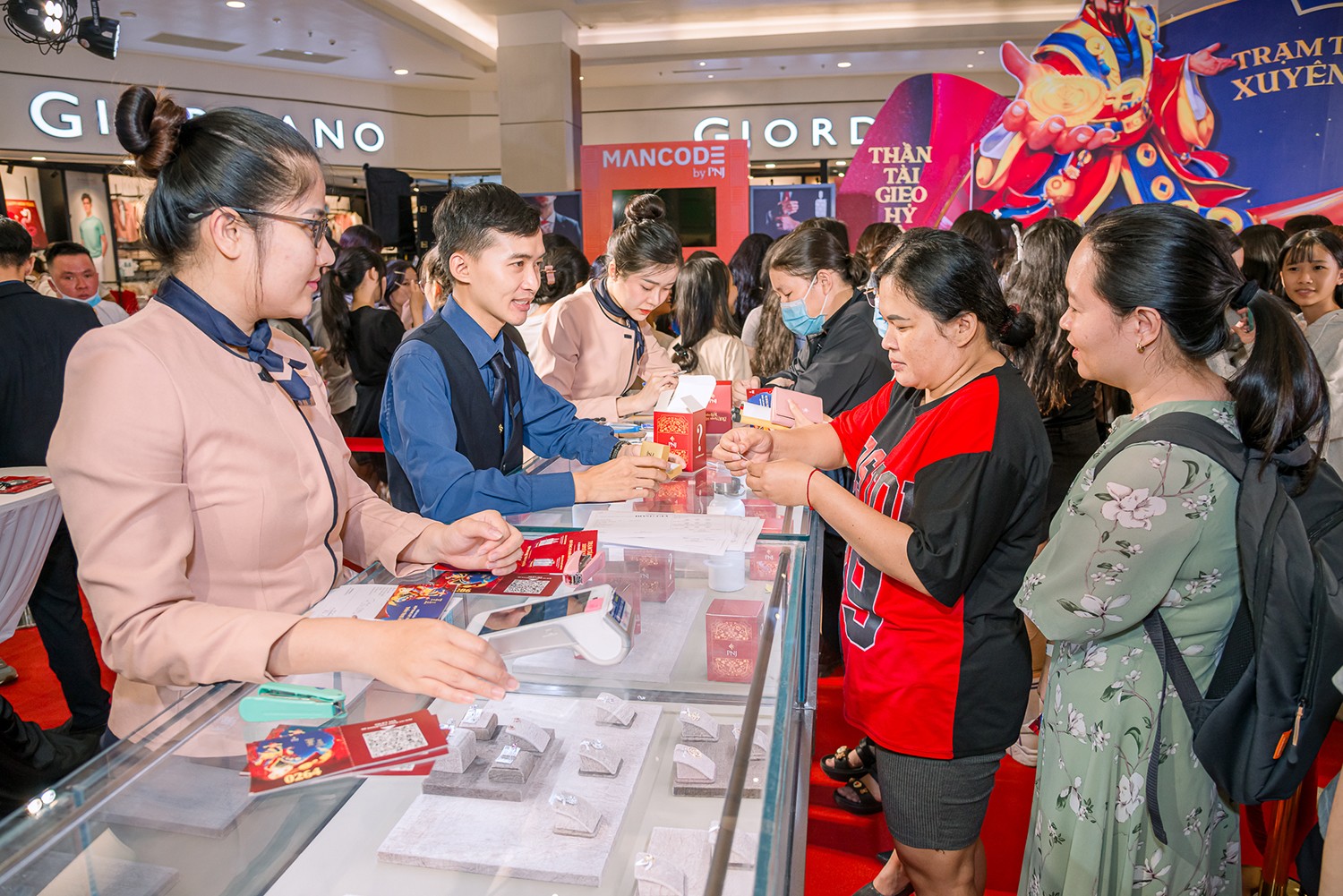 Tưng bừng đón xuân, rinh ngay lộc vàng tại các Trạm tài lộc xuyên Việt của PNJ - 1